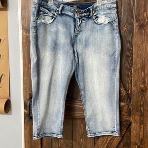 Cato size 16W stretch capri jeans